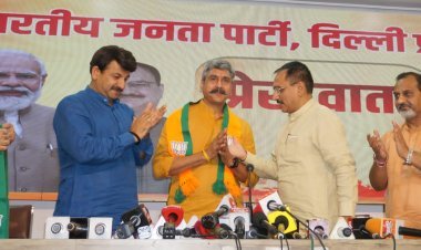 Manoj Tiwari & Virendra Sachdeva Welcomed Social And Political Workers From North East Delhi