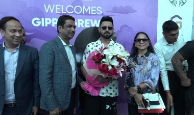 Starbucks Celebrity Lounge Inaugurates By Gippy Grewal At CP 67