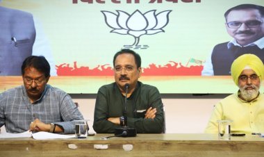 Virendra Sachdeva Addressed Councilors With General Secretary Harsh Malhotra & LOP Raja Iqbal Singh