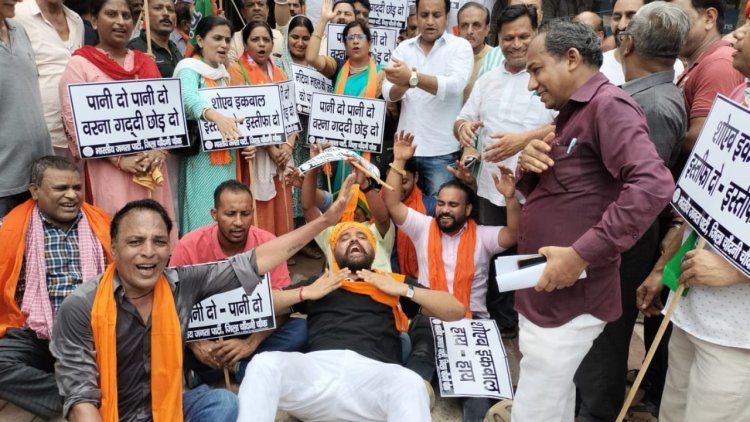 BJP Protests Kejriwal Govt's Religious Water Tanker Bias In Matia Mahal Assembly