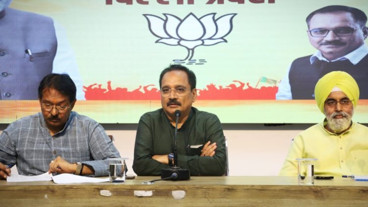 Virendra Sachdeva Addressed Councilors With General Secretary Harsh Malhotra & LOP Raja Iqbal Singh