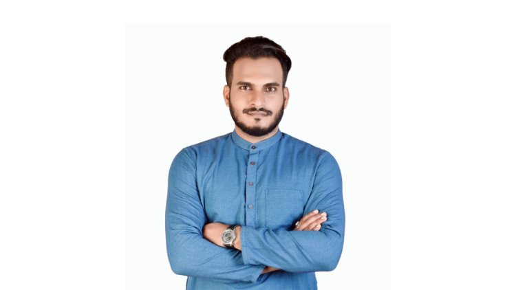 Ramzan Shaikh an Indian entrepreneur, contributes to society through the Hopemirror Foundation.