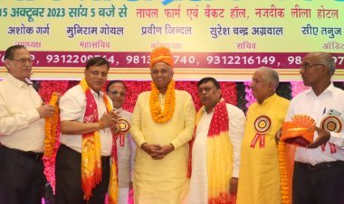 Usha Cable Chairman Sunil Gupta Honored Outstanding Class 10th And 12th Students During Agrasen Jayanti