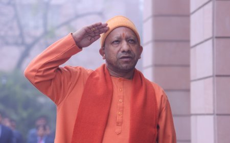 CM Yogi Unfurls Flag, Celebrates 75th Republic Day With Parade & Cultural Splendor In Lucknow