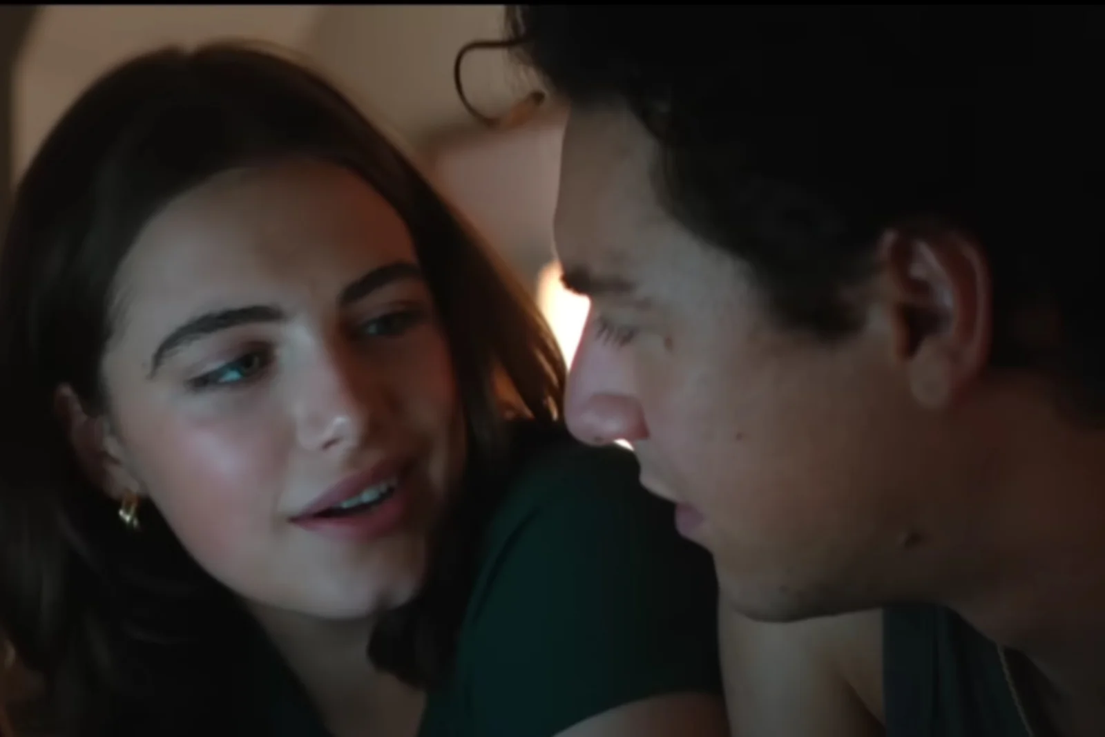 Off Campus Review: A Fun, Emotional And Addictive College Hockey Romance Series
